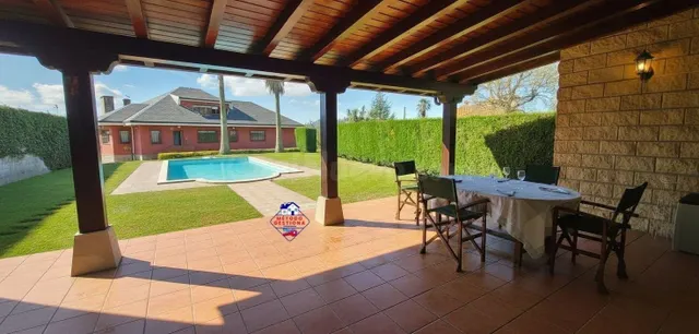 Chalet independiente en Camargo – Exclusiva propiedad con pi