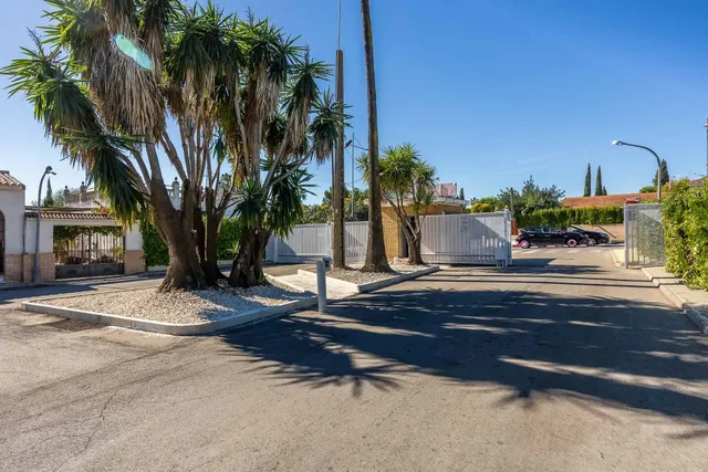 URBANIZACIÓN LA PONDEROSA — 2