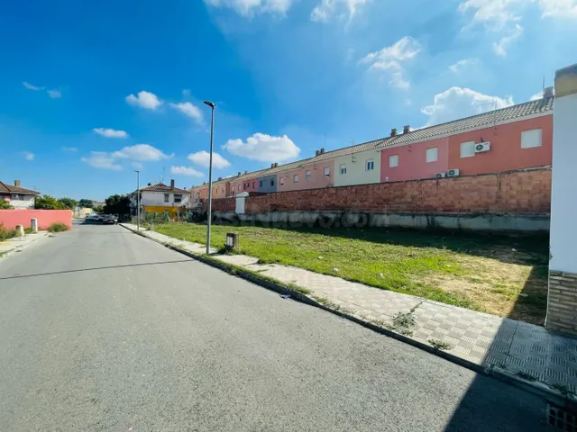 Solar en venta (proindiviso) en Huévar del Aljarafe - foto 2