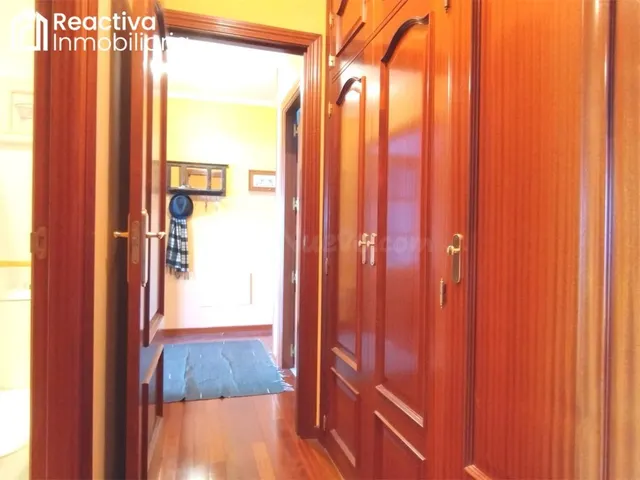 Piso de 2 habitaciones con terraza, garaje y trastero en Pon - foto 3