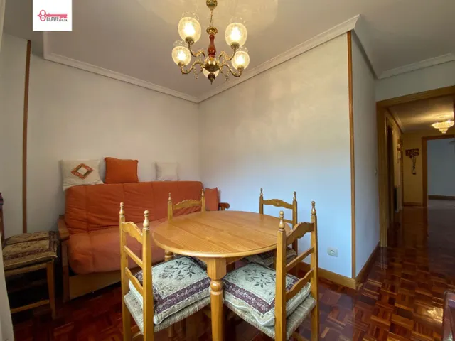 En Burgos C/ Alfareros. Se alquila precioso piso de cuatro habt, baño, aseo, garaje. — 9