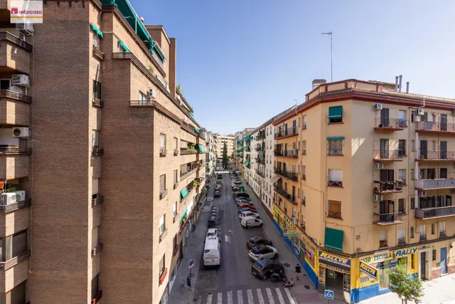 Piso para reformar junto a Plaza Einstein – 3 dormitorios y vistas despejadas — 30