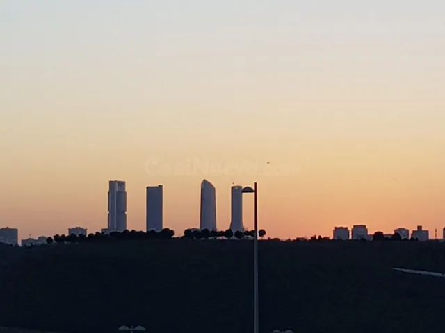 ESPECTACULAR PISO CON TERRAZA EN PRIMERA LINEA DE PARQUE - foto 4