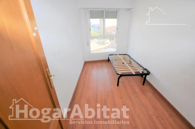 Amplitud y luminosidad para tu familia en este espacioso piso con ascensor y vistas despejadas — 14