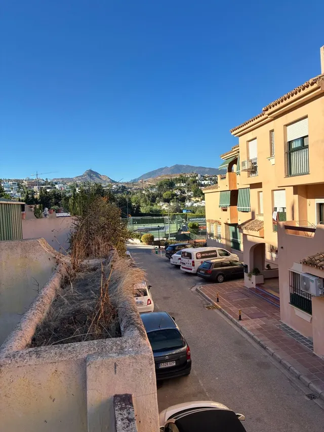 OPORTUNIDAD EN BEL-AIR · BAJO DE 3 DORMITORIOS, 2 BAÑOS, GRAN TERRAZA Y PISCINAS · 2 — 12