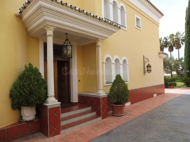 Villa de lujo junto a la playa y Puerto Marina — 2