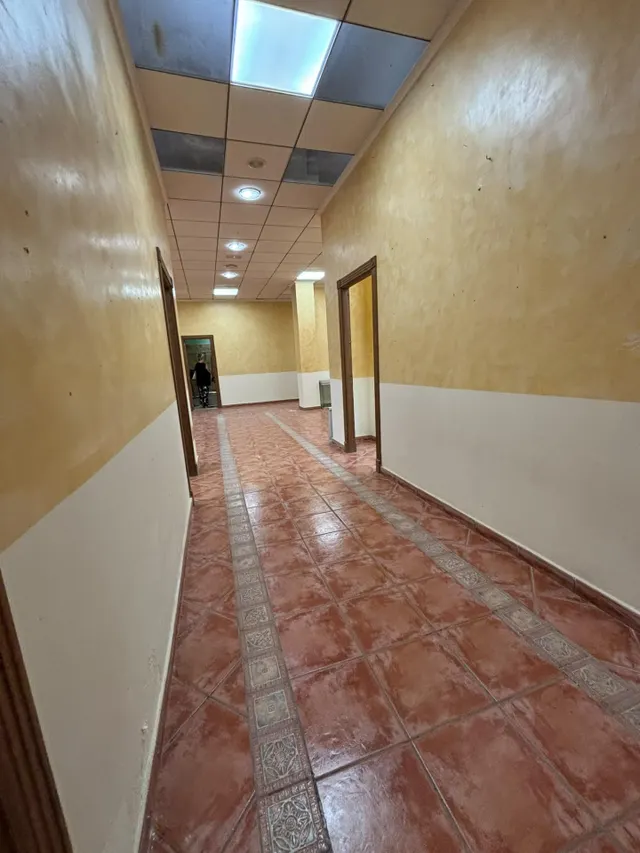 LOCAL COMERCIAL DE 300 m2 – ALQUILER CON OPCIÓN DE COMPRA — 38