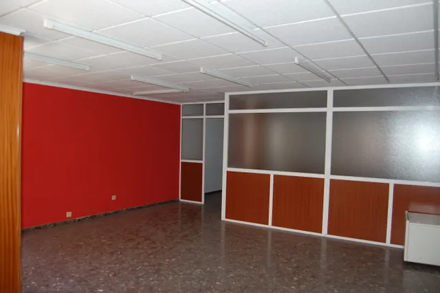 Oportunidad Amplio local en zona Isabel la Católica — 3