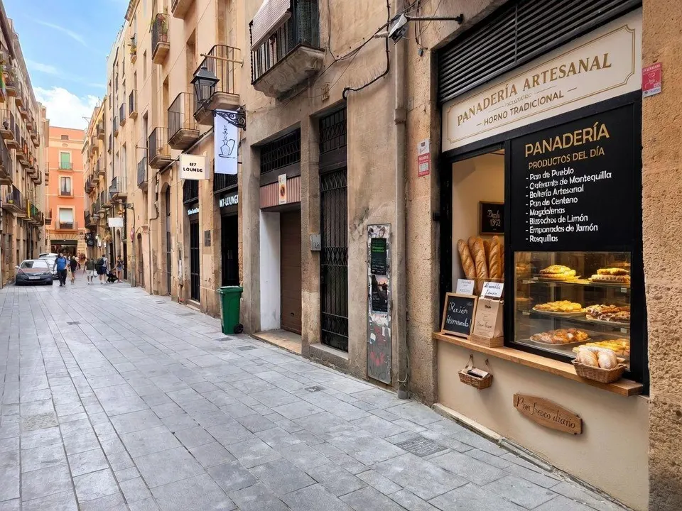 Local comercial con salida de humos en calle Nau, a escasos metros de la Catedral de Tarragona.