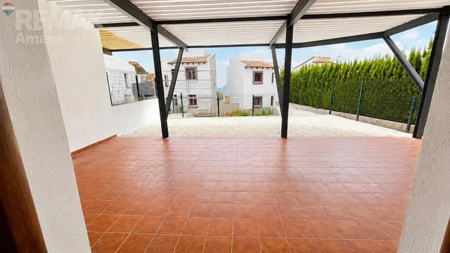 CHALET PAREADO A ESTRENAR — 30