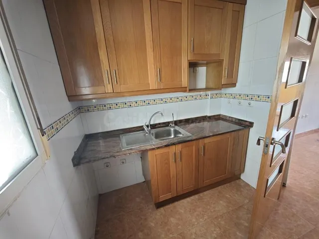 ¡APARTAMENTO CON GRAN TERRAZA Y PISCINA EN ARENALES DEL SOL! - foto 3