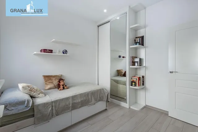 PISO COMPLETAMENTE REFORMADO EN CALLE RECOGIDAS — 25
