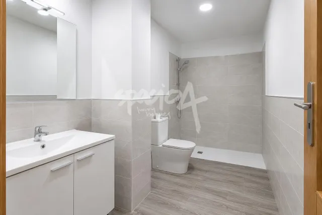 Vivienda reformada a estrenar en Cáceres: amplitud, diseño y comodidad — 10