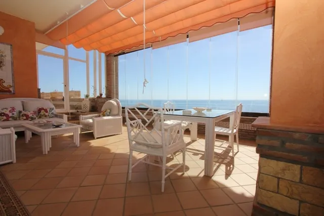 villa independiente 1º linea de playa cabopino — 15