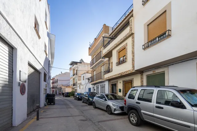 Casa de 5 plantas con 6 dormitorios, terrazas y vistas en Lanjarón – Granada — 2