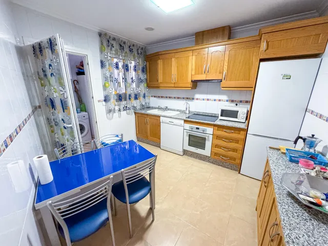¡Frente al mar y al puerto de Torrevieja, en pleno centro! — 9