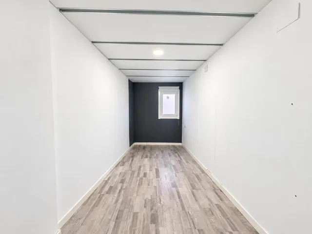 Amplio piso de 6 habitaciones en el centro histórico de Manresa — 14