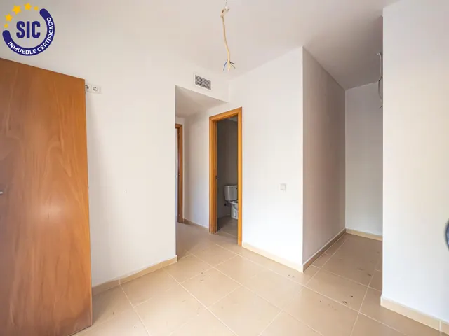 Apartamento de 2 dormitorios//bajo con jardín — 11