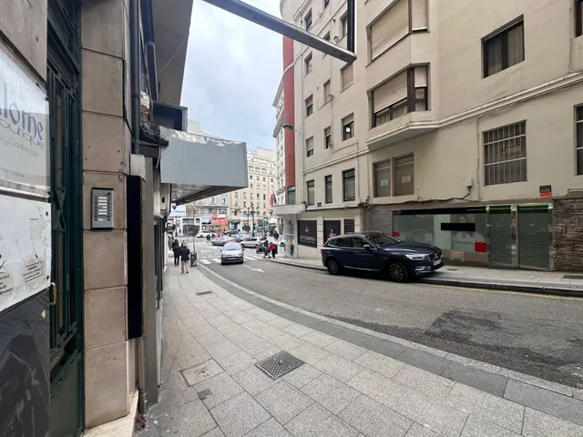 Local comercial con gran visibilidad en Santander — 12