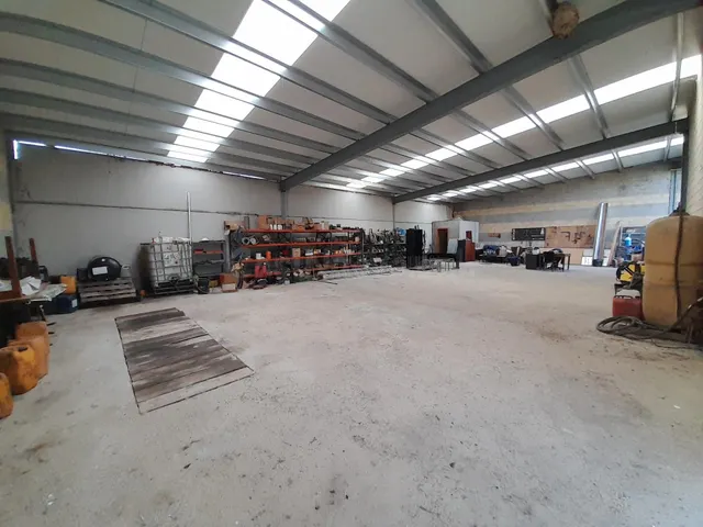NAVE INDUSTRIAL CON TERRENO EN POLIGONO INDUSTRIAL DE CAMPON