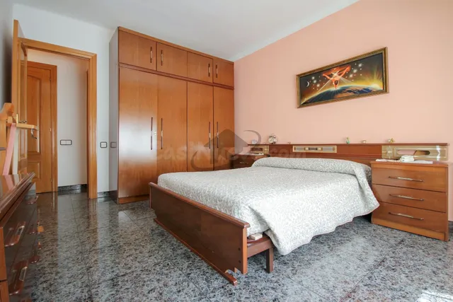 AMPLIO PISO DE 4 habitaciones CON GRAN BALCÓN — 13