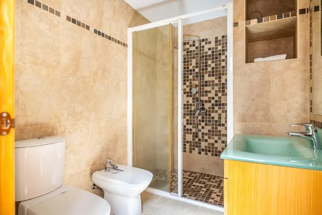 Fabulosa casa con patio ajardinado en Gelves, a diez minutos del centro de Sevilla. — 27
