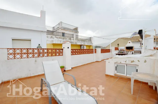 AMPLIA CASA  REFORMADA ESQUNERA CON TERRAZA Y BARBACOA — 39