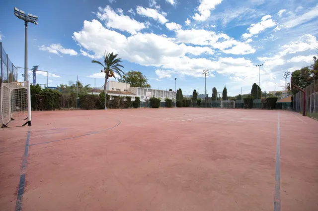 Vivienda de 4 dormitorios con terraza y urbanización en san blas — 30
