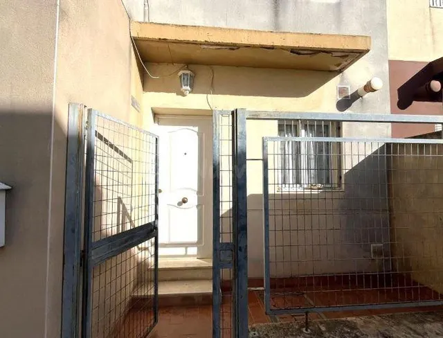 SE VENDE casa adosada OKUPA en C Coronil 5 de Mairena del Al - foto 3