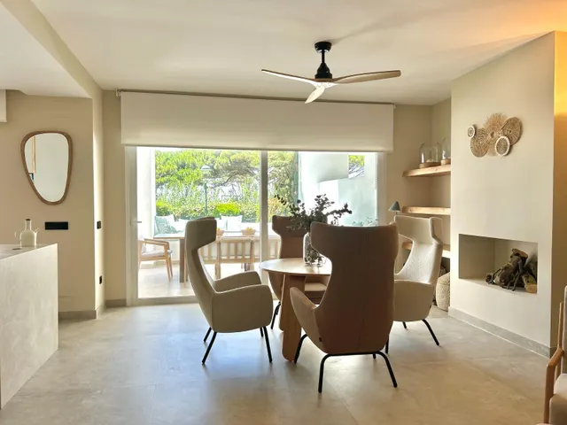 Espectacular vivienda reformada con jardín privado en Palm Beach, Marbella — 8