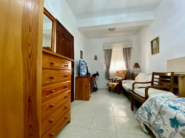 Vivienda amplia con patio-jardín, 5 habitaciones y trastero — 18
