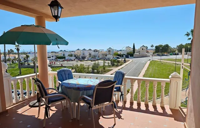 Bungalow con vistas y licencia turística en Los Balcones, To