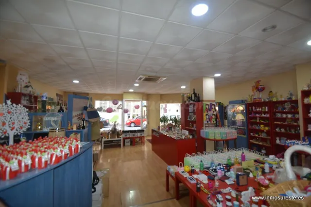 Alquiler de local comercial en Orihuela, cerca del Parque Se - foto 2