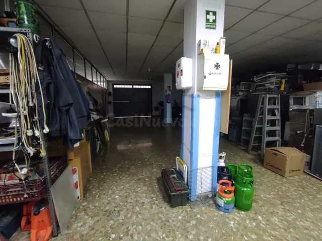 ¡Oportunidad Única en Cabra! Local Comercial Versátil a la V - foto 3