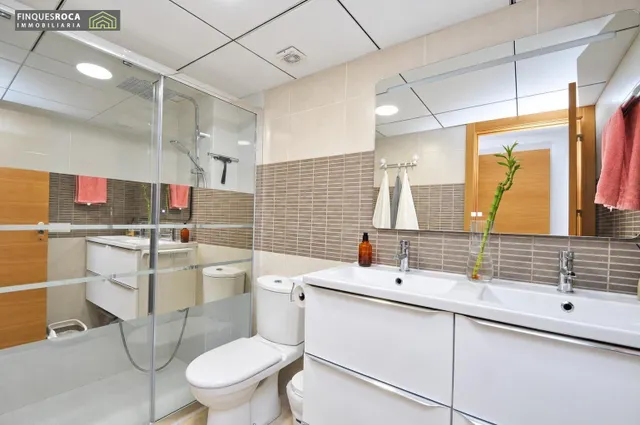 **AMPLIO PISO DE 3 habitaciones CON BALCÓN Y TERRAZA EN LA RÀPITA** — 13