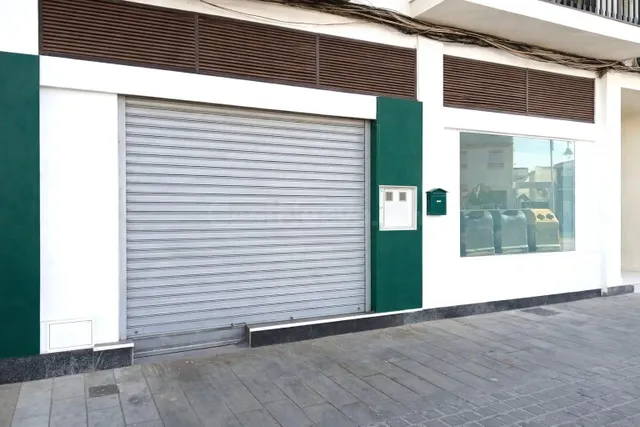SE VENDE AMPLIO LOCAL COMERCIAL