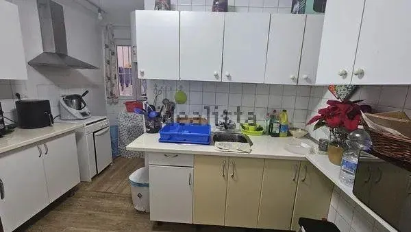 SE ALQUILA habitación EN CALLE PEDRO ANTONIO DE ALARCON - foto 2