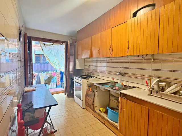 Piso de 4 habitaciones con ascensor en la calle Sant Blai, cerca de la universidad — 35