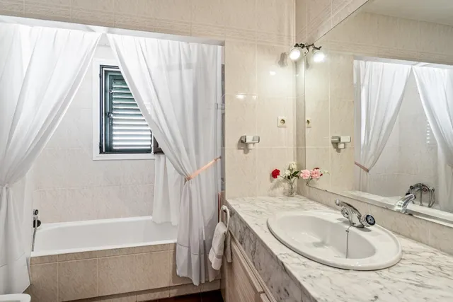 Villa Independiente de Estilo Andaluz en Arroyo de la Miel – Parcela de 813 m2 — 17