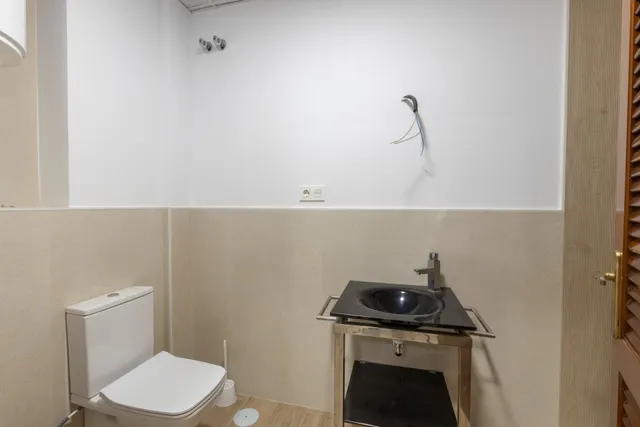 SE VENDE LOCAL TOTALMENTE REFORMADO EN PLENO CENTRO DE GRANADA (ALMONA DE SAN JUAN DE DIOS) — 11