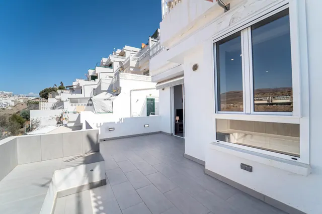 Apartamento renovado de 3 dormitorios con amplia terraza en Puerto Rico — 9