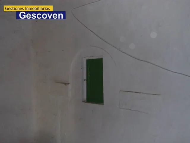 CASA PARA REFORMAR CON PATIO Y OTRAS EDIFICACIONES — 11