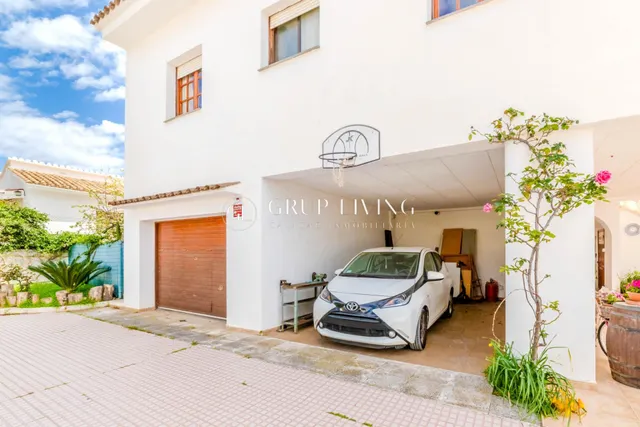 ELEGANTE CASA ESQUINERA DE ESTILO INGLÉS CON VISTAS AL MAR — 47