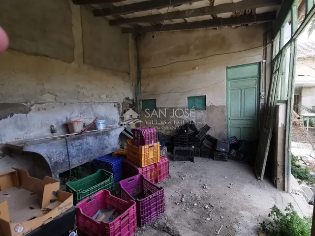 SE VENDE CASA EN JACARILLA,  PARA REFORMAR — 24