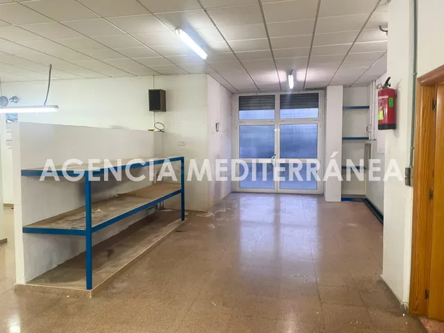 ¡Gran oportunidad de inversión y negocio en Ayora! Local com - foto 4
