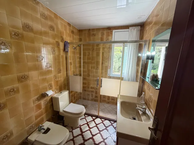 VIVIENDA ADOSADA DE 3 PLANTAS CON GARAJE , 4 habitaciones , AMPLIAS TERRAZAS EN SEGUR DE CALAFELL. — 31