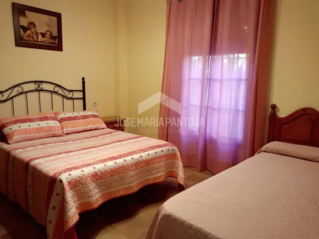 CHALET CON PISCINA EN JUNTA DE LOS RIOS — 24