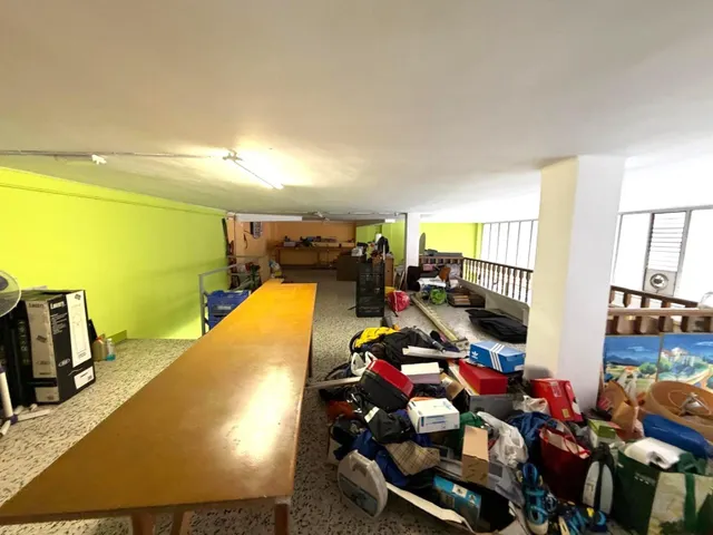 Amplio Local Comercial en el Centro de Santa Coloma de Gramanet por €290,000 — 9