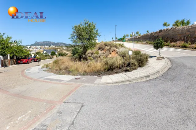 Venta de solar urbano en La Zubia (Zona Altos de La Zubia) — 4