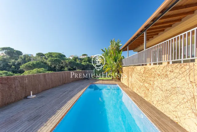 Casa independiente con vistas al mar en venta en Arenys de Mar — 3